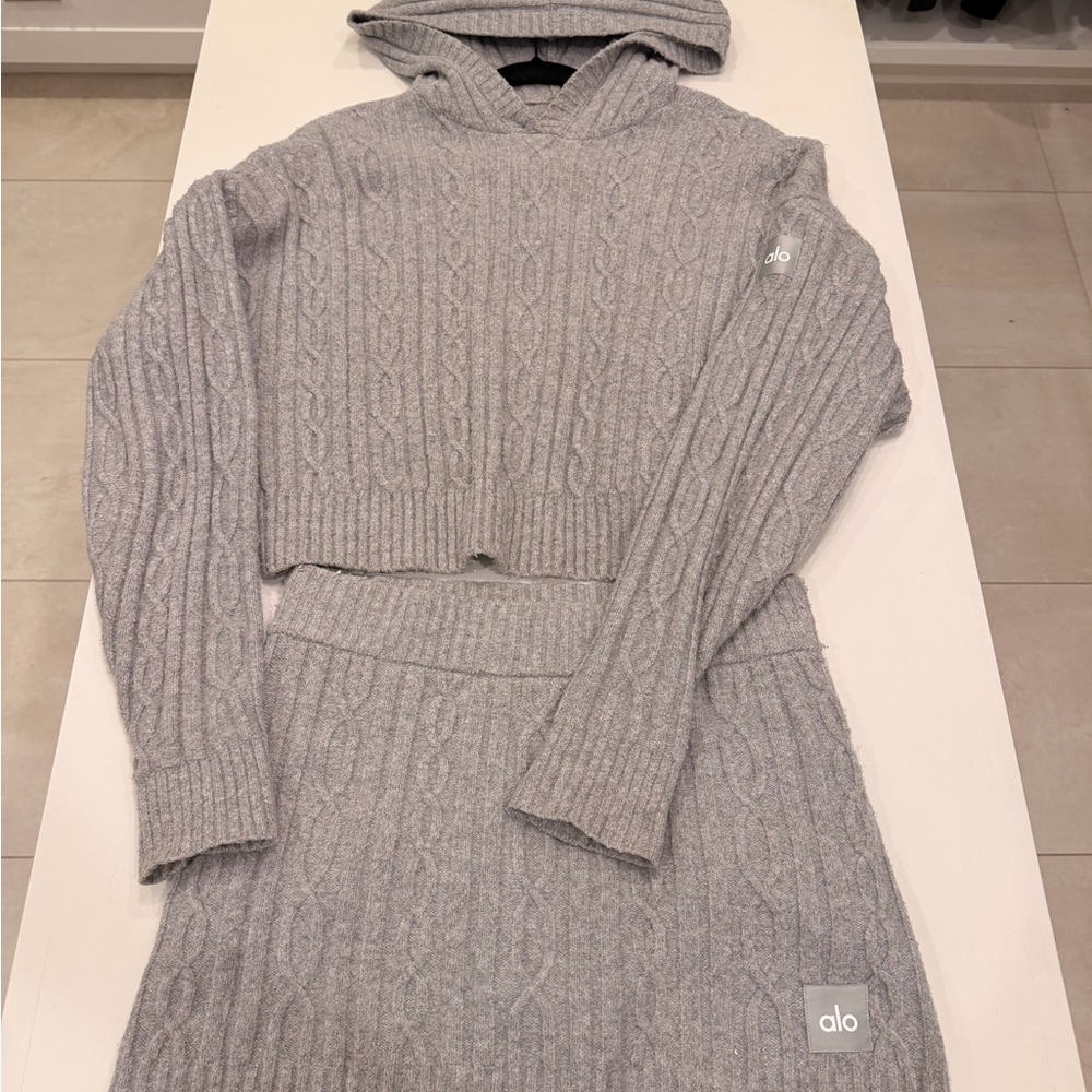 ALO Yoga Women's Light Gray Cable Knit Hooded Sweater